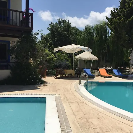 アパートホテル Paradise Garden 3*