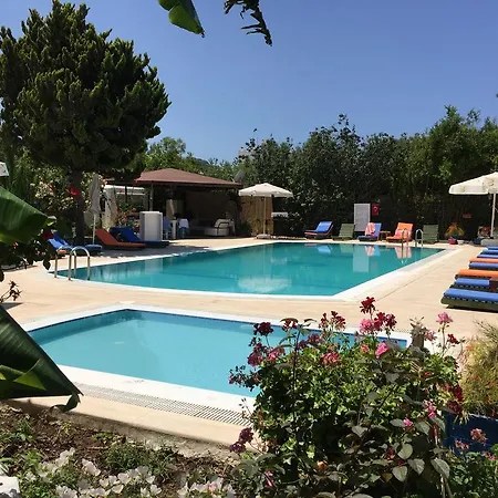 アパートホテル Paradise Garden