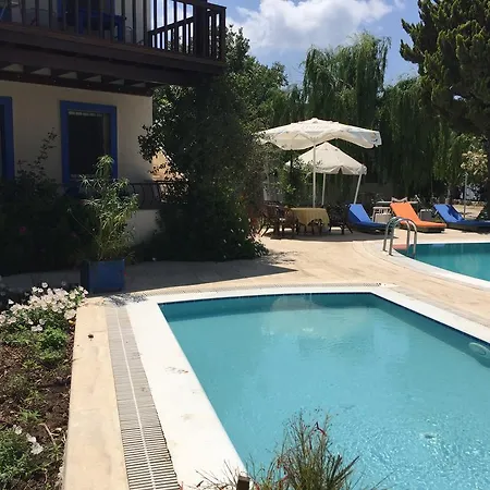 アパートホテル Paradise Garden ギュムシュルク